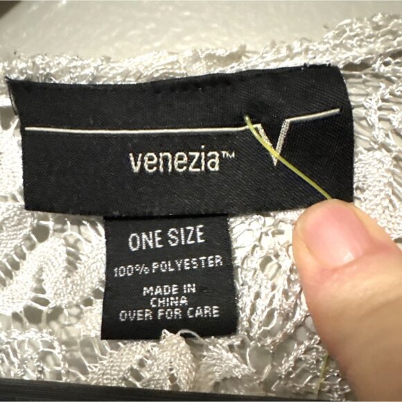 White Lace Fringe Poncho Shawl Venezia OS 100% Polyester Fairycore Festival - Picture 2 of 4